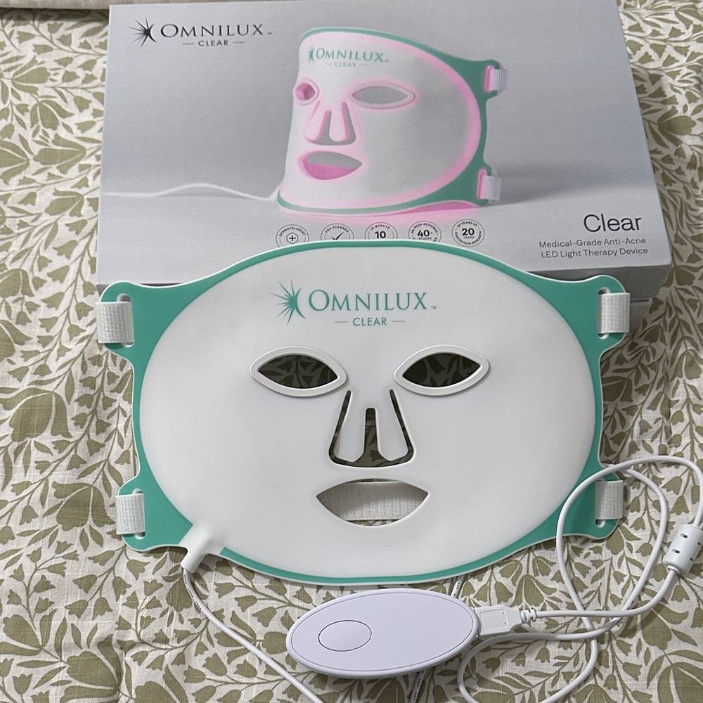 Omnilux Clear LED Light Therapy Device - White and Green